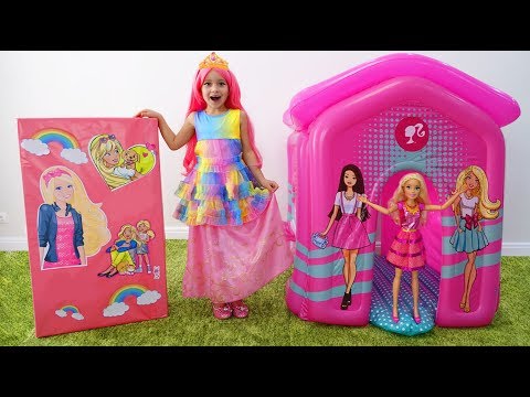 София играет с Куклой Барби и строит новый детский дом - Тренды Ютуба