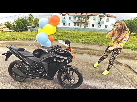 Реакция девушки на подаренный мотоцикл - девочка плачет от счастья - Тренды Ютуба